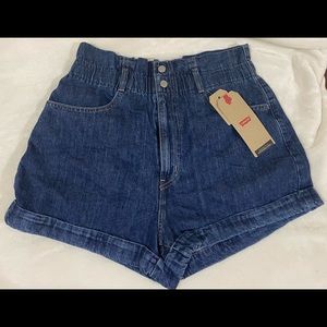 Women’s high waisted Levi jean shorts